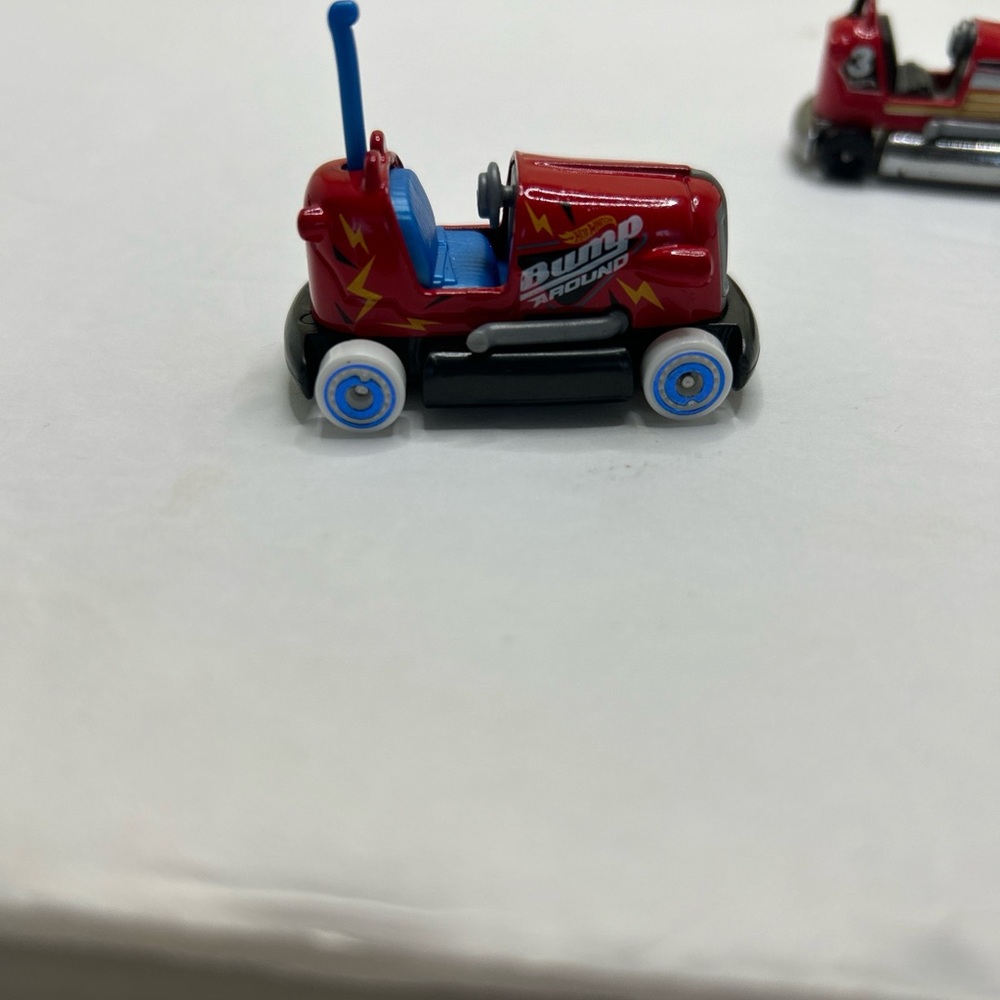 Hotwheels Bumper Cars - Picture 7 of 7